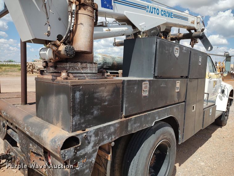 image for item JX9257 1995 Ford F700  utility / service truck