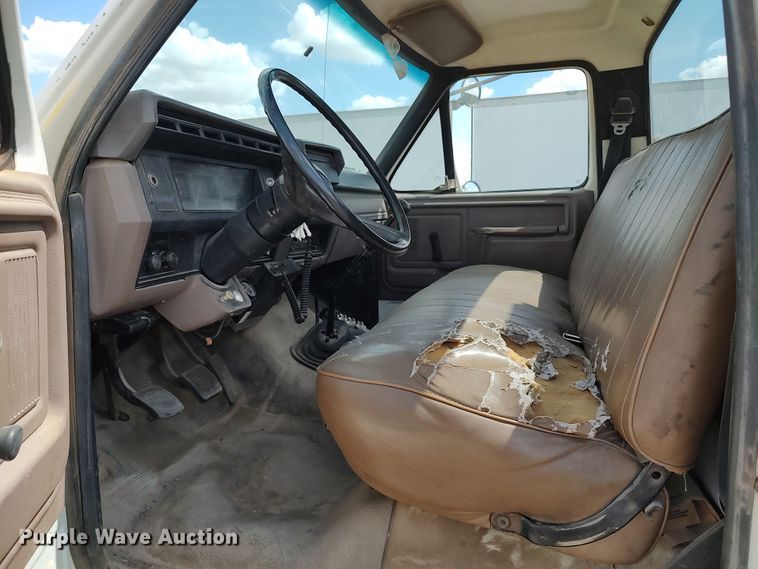 image for item JX9257 1995 Ford F700  utility / service truck