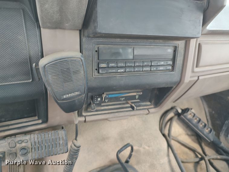 image for item JX9257 1995 Ford F700  utility / service truck