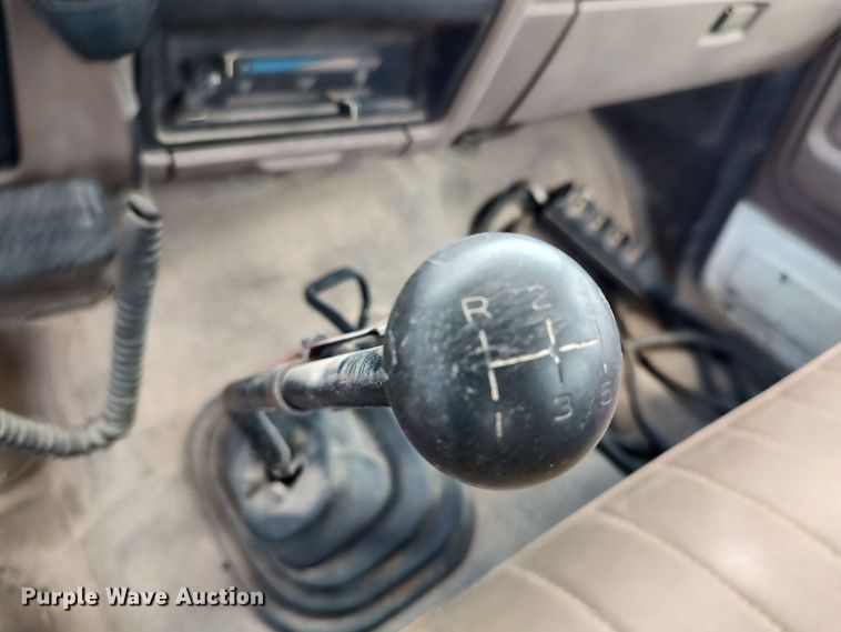 image for item JX9257 1995 Ford F700  utility / service truck