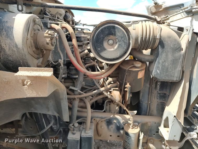 image for item JX9257 1995 Ford F700  utility / service truck