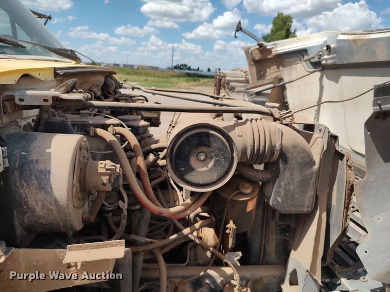 image for item JX9257 1995 Ford F700  utility / service truck