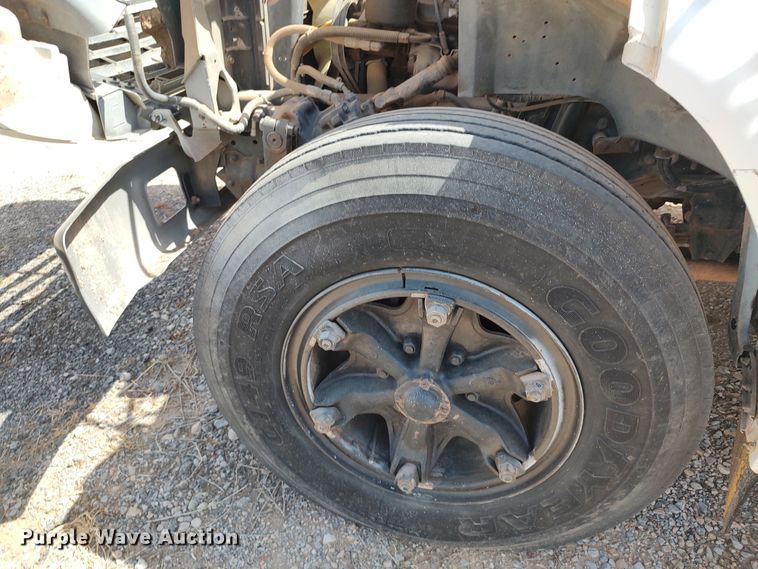 image for item JX9257 1995 Ford F700  utility / service truck