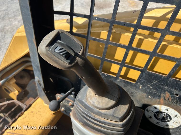 image for item JX9451 2003 Caterpillar 277  tracked skid steer loader