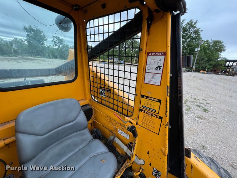 image for item JX9454 John Deere 675B  skid steer loader