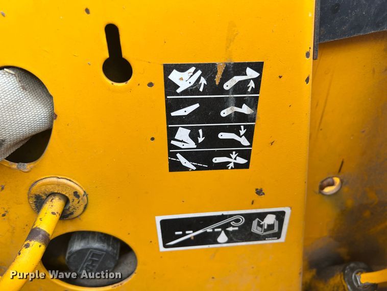 image for item JX9454 John Deere 675B  skid steer loader