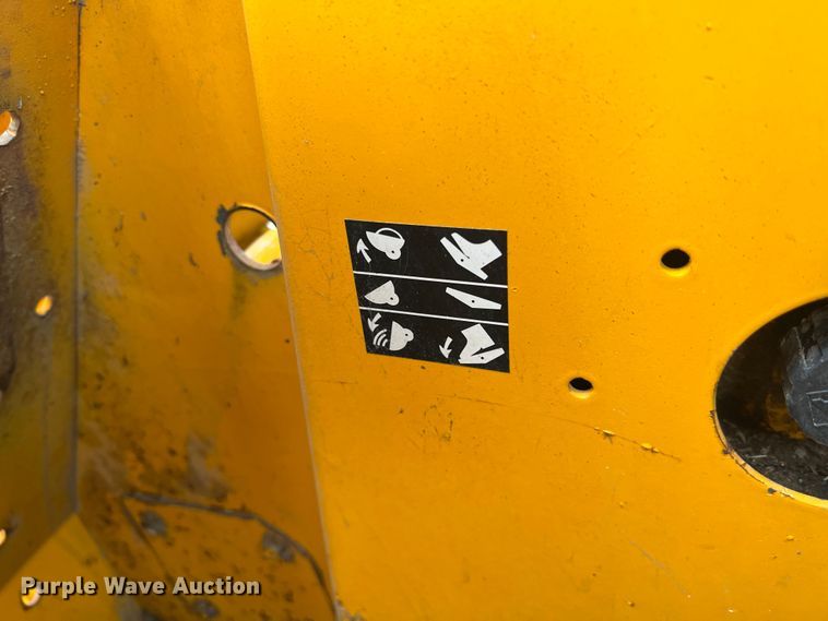 image for item JX9454 John Deere 675B  skid steer loader