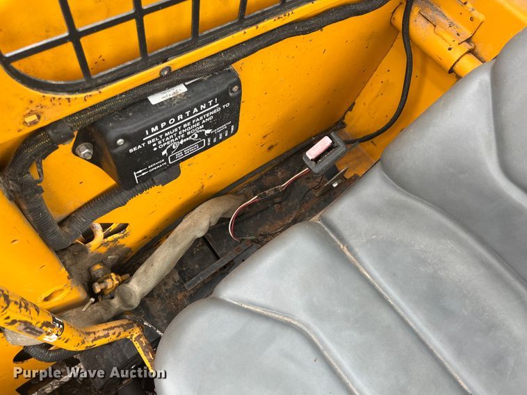 image for item JX9454 John Deere 675B  skid steer loader