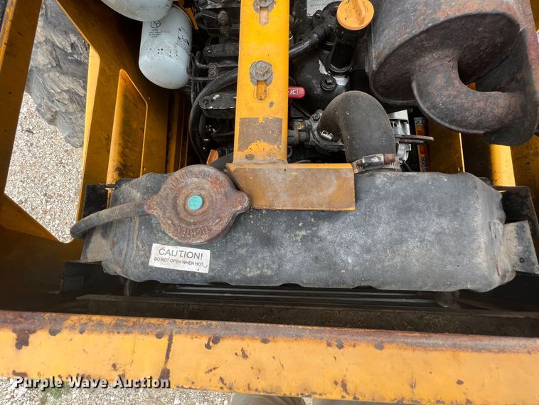 image for item JX9454 John Deere 675B  skid steer loader