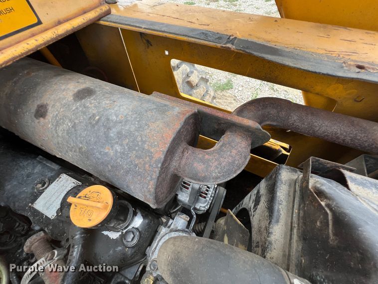 image for item JX9454 John Deere 675B  skid steer loader