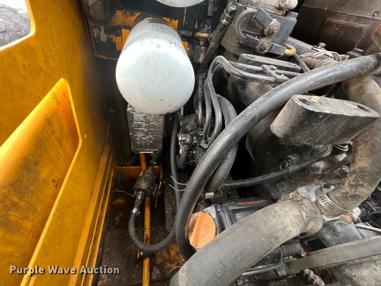 image for item JX9454 John Deere 675B  skid steer loader