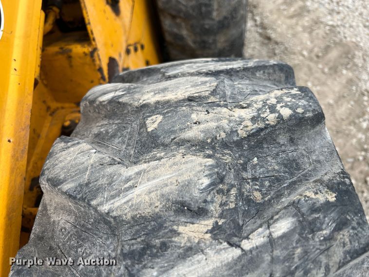 image for item JX9454 John Deere 675B  skid steer loader