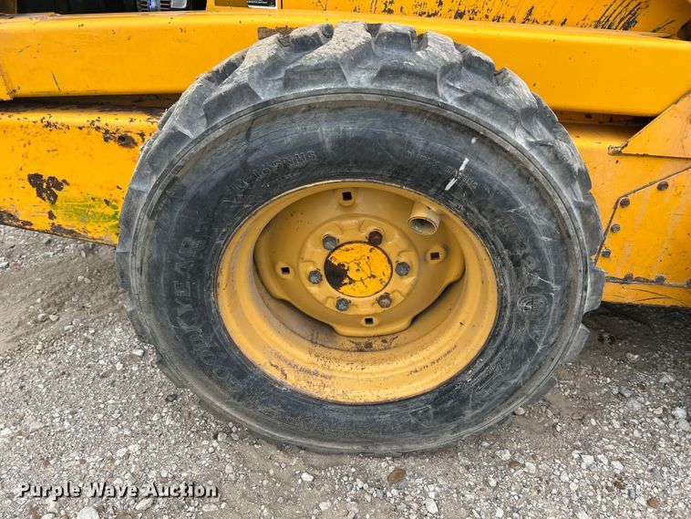 image for item JX9454 John Deere 675B  skid steer loader
