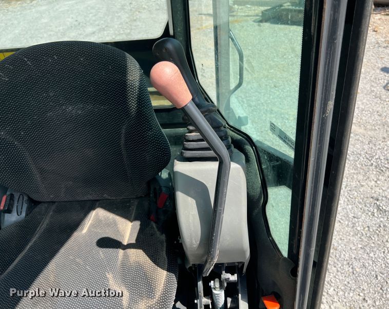 image for item JX9492 2018 Bobcat E35  mini excavator