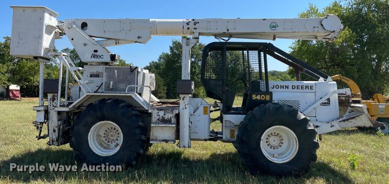 image for item KE9322 1997 John Deere 540B  skidder