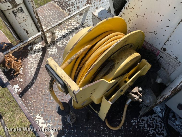 image for item KE9322 1997 John Deere 540B  skidder