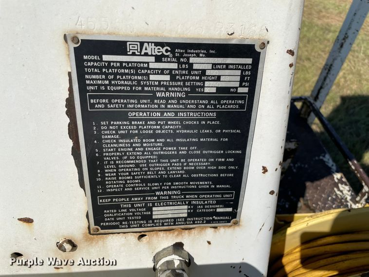 image for item KE9322 1997 John Deere 540B  skidder