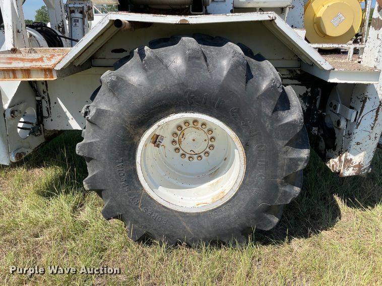 image for item KE9322 1997 John Deere 540B  skidder