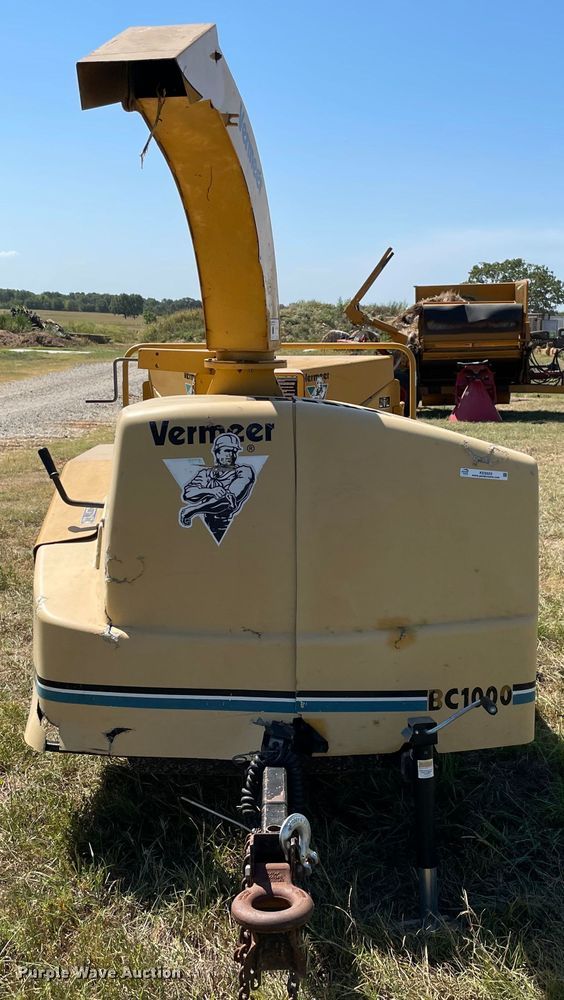 image for item KE9323 2000 Vermeer BC1000  wood chipper