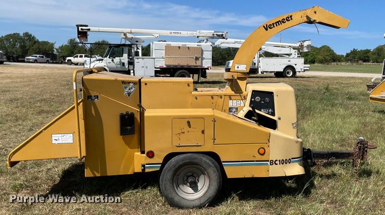 image for item KE9323 2000 Vermeer BC1000  wood chipper