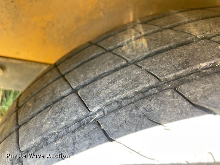 image for item KE9323 2000 Vermeer BC1000  wood chipper