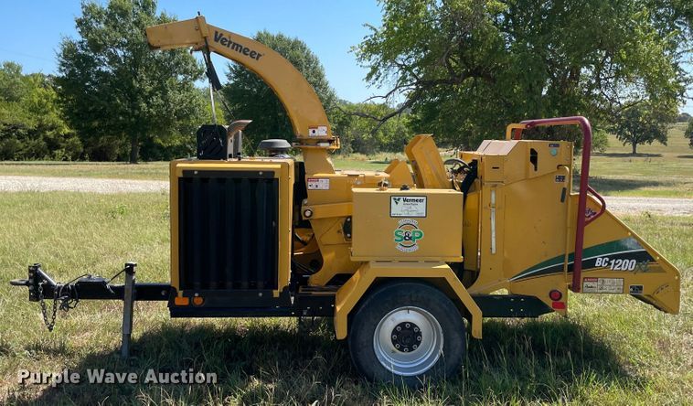 image for item KE9324 2017 Vermeer BC1200XL  wood chipper