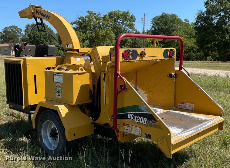 image for item KE9324 2017 Vermeer BC1200XL  wood chipper