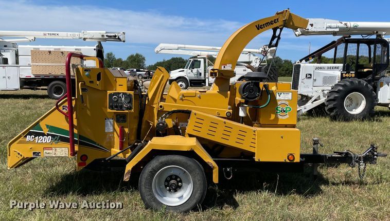 image for item KE9324 2017 Vermeer BC1200XL  wood chipper