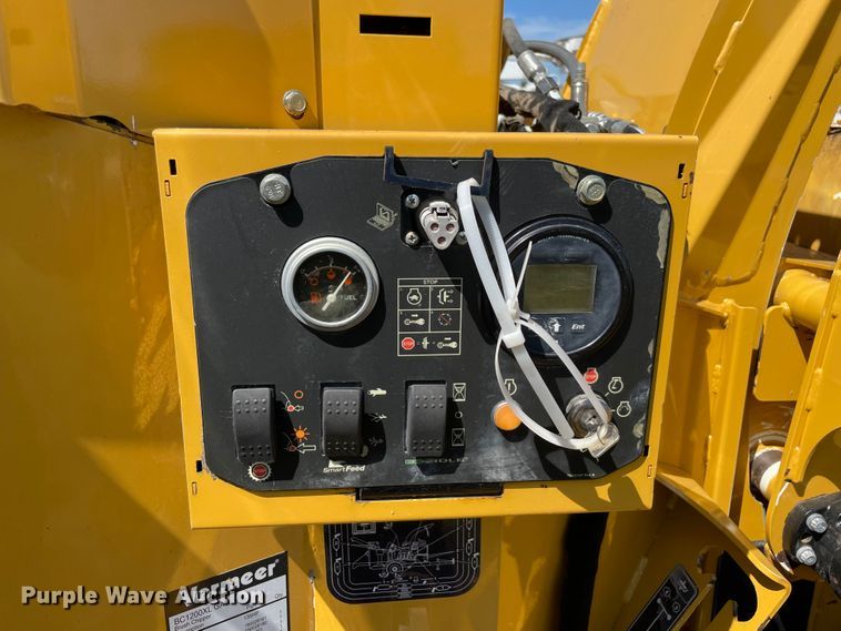 image for item KE9324 2017 Vermeer BC1200XL  wood chipper