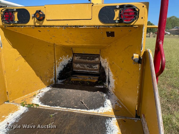 image for item KE9324 2017 Vermeer BC1200XL  wood chipper