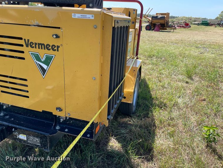 image for item KE9324 2017 Vermeer BC1200XL  wood chipper