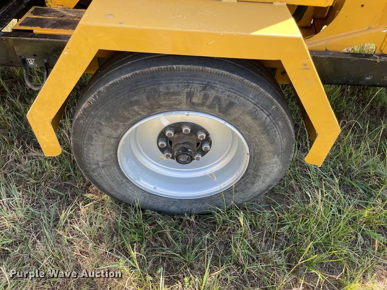 image for item KE9324 2017 Vermeer BC1200XL  wood chipper