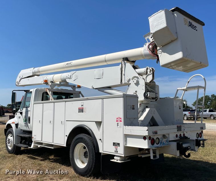 image for item KE9326 2008 International 4300  bucket truck