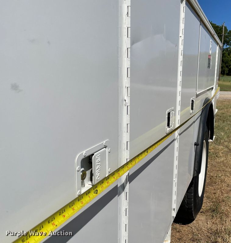 image for item KE9326 2008 International 4300  bucket truck