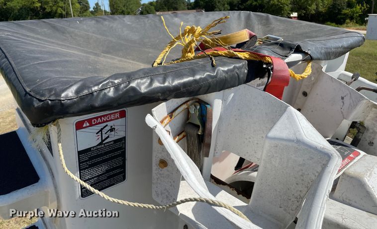 image for item KE9326 2008 International 4300  bucket truck