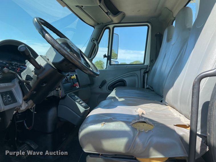 image for item KE9326 2008 International 4300  bucket truck