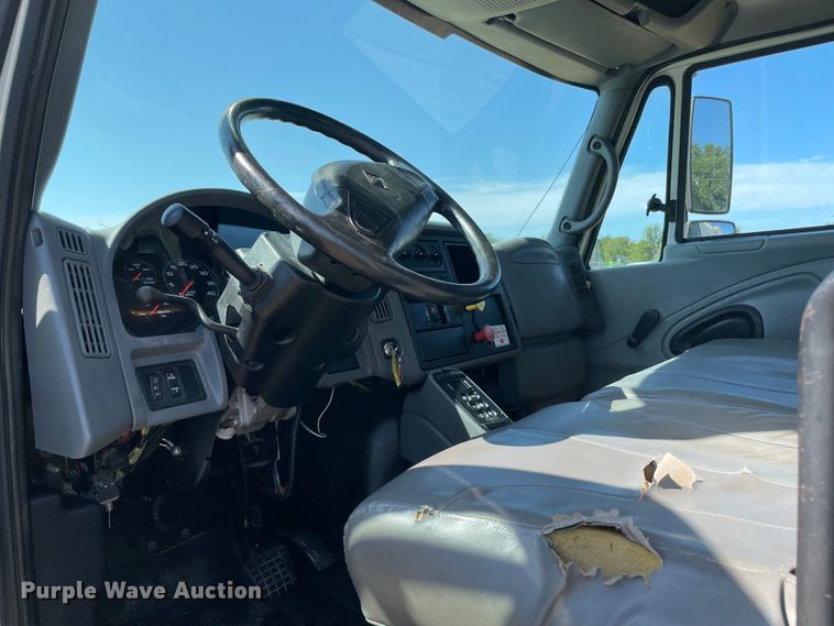 image for item KE9326 2008 International 4300  bucket truck