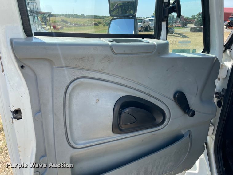 image for item KE9326 2008 International 4300  bucket truck