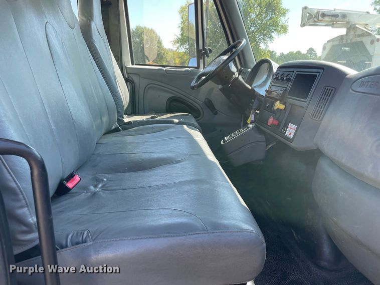 image for item KE9326 2008 International 4300  bucket truck