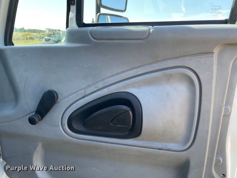 image for item KE9326 2008 International 4300  bucket truck