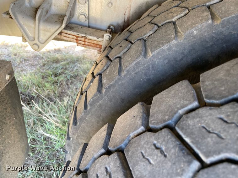 image for item KE9326 2008 International 4300  bucket truck