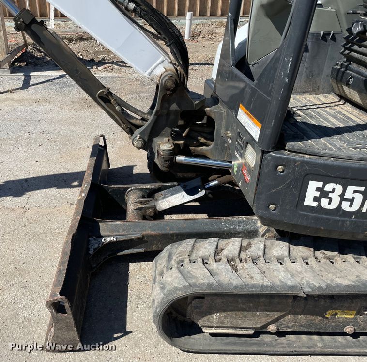 image for item KF9547 2015 Bobcat E35i  mini excavator
