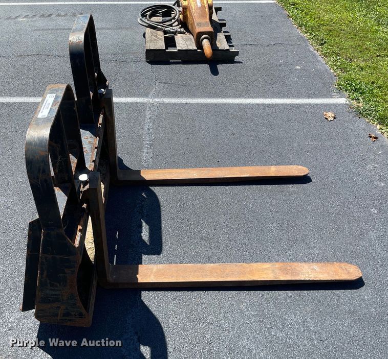 image for item KF9550 HLA HD37BO500  skid steer forks