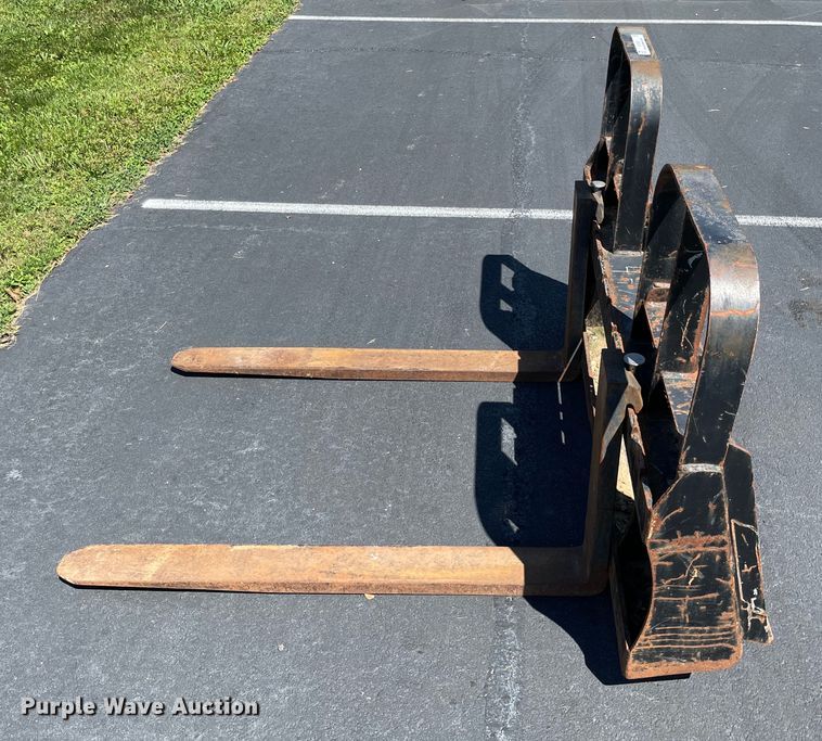 image for item KF9550 HLA HD37BO500  skid steer forks