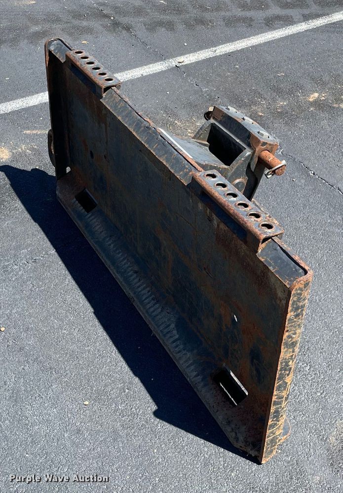 Bobcat skid steer quick attach plate in Valley Park, MO Item KF9551