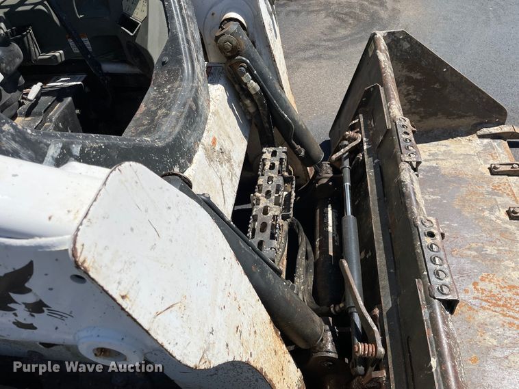 image for item KF9552 2015 Bobcat T650  tracked skid steer loader