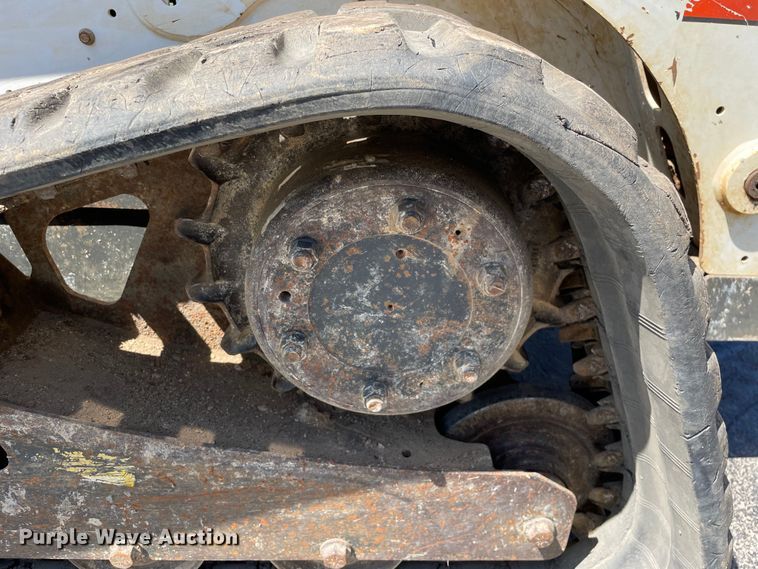 image for item KF9552 2015 Bobcat T650  tracked skid steer loader
