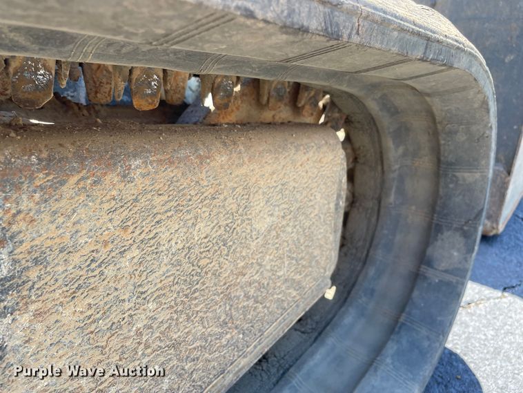 image for item KF9552 2015 Bobcat T650  tracked skid steer loader