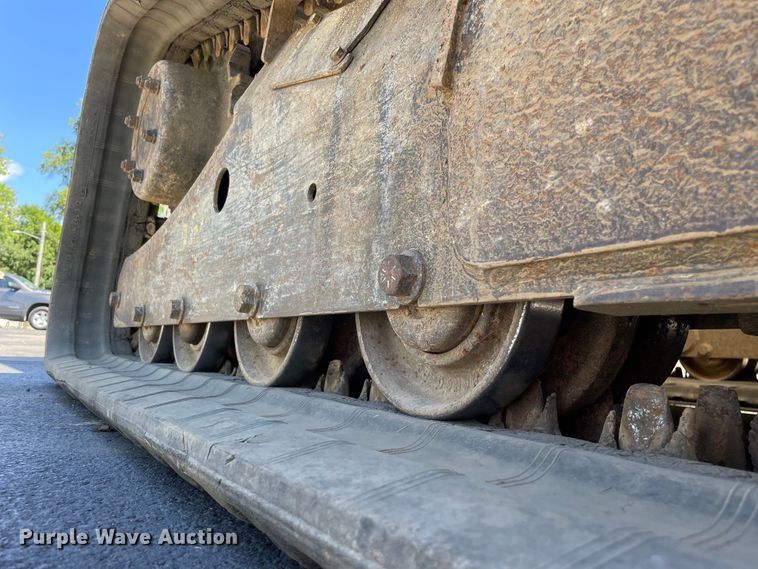 image for item KF9552 2015 Bobcat T650  tracked skid steer loader