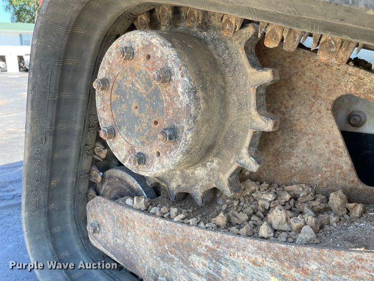 image for item KF9552 2015 Bobcat T650  tracked skid steer loader